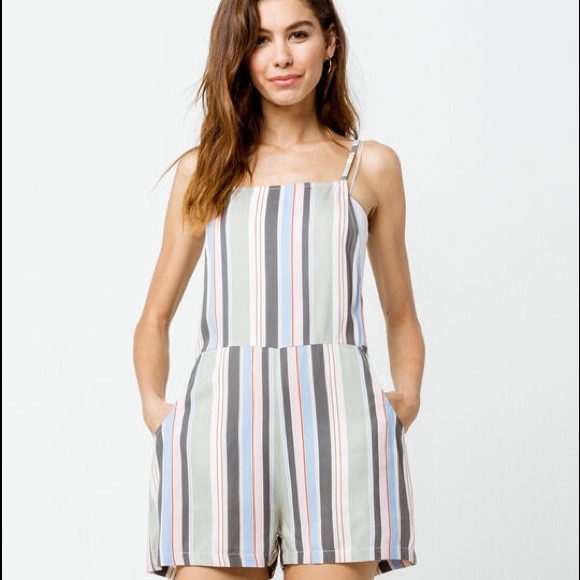 🌴🌼RVCA- STRIPED ROMPER🌼🌴 - Picture 4 of 11